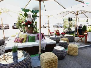 Rattan Hocker gross 0